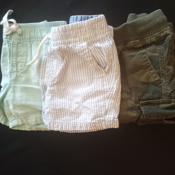 3 pairs of Baby GAP shorts - Picture 2 of 3